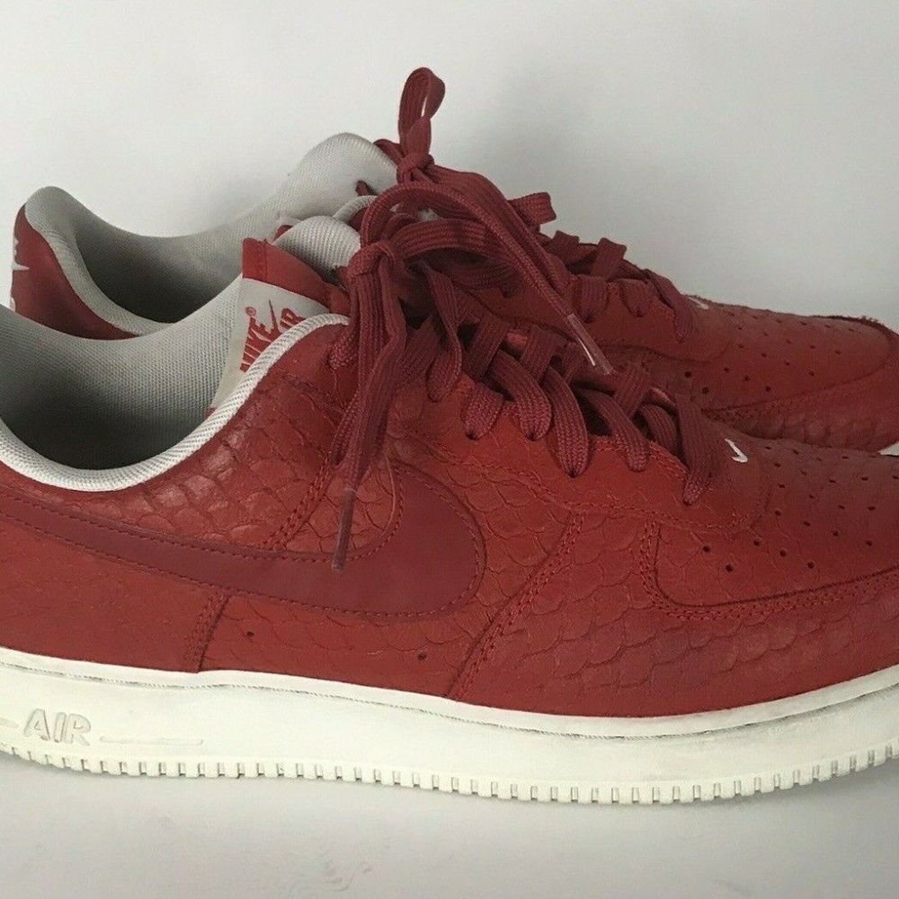Nike Air Force One Low LV8 Mens Red Leather Shoes - Picture 3 of 8